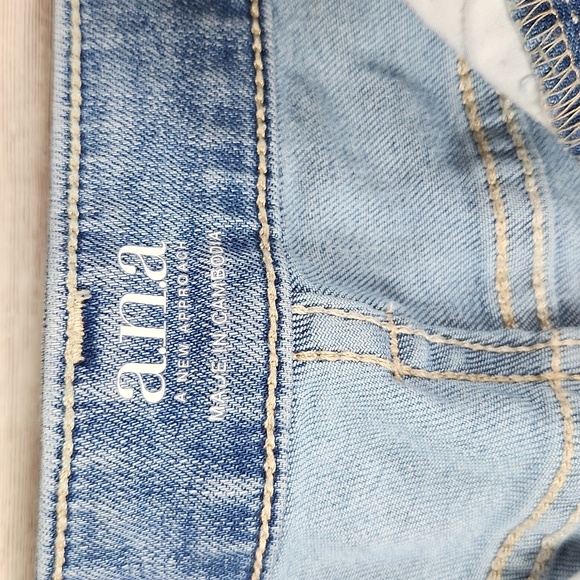 a.n.a Jeans, Women's Size 10 Skinny beaded Mid Rise light wash, distressed - Picture 7 of 12